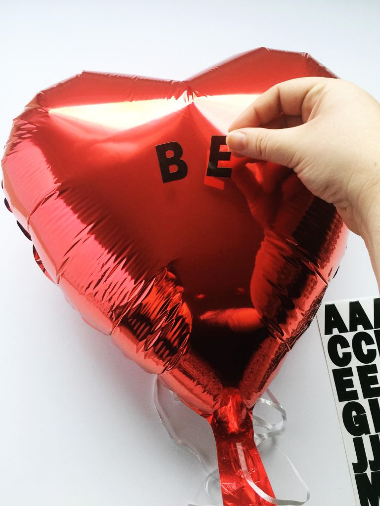 diy-valentines-2017-conversation-hearts-balloons-5